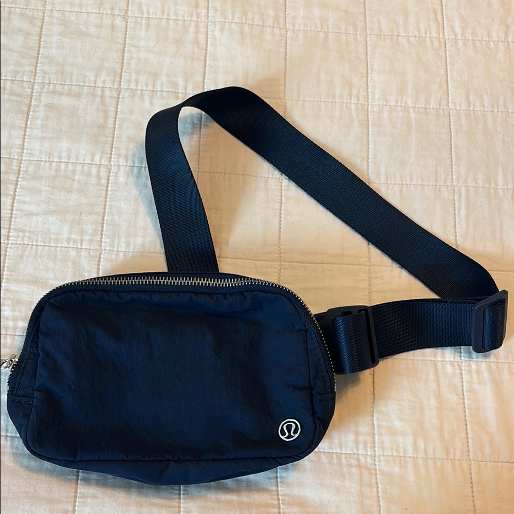 lululemon Everywhere Belt Bag